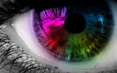 AVEC SA « SUPER VISION », ELLE VOIT 99 MILLIONS DE COULEURS EN PLUS !
